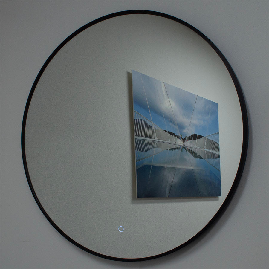 Ronde spiegel met zwart frame, met indirect LED verlichting en verwarming